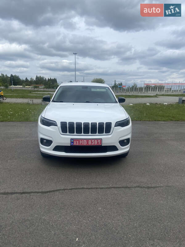 Позашляховик / Кросовер Jeep Cherokee 2019 в 