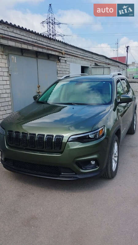 Позашляховик / Кросовер Jeep Cherokee 2020 в 