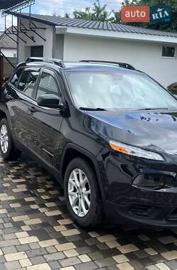 Внедорожник / Кроссовер Jeep Cherokee 2015 в 