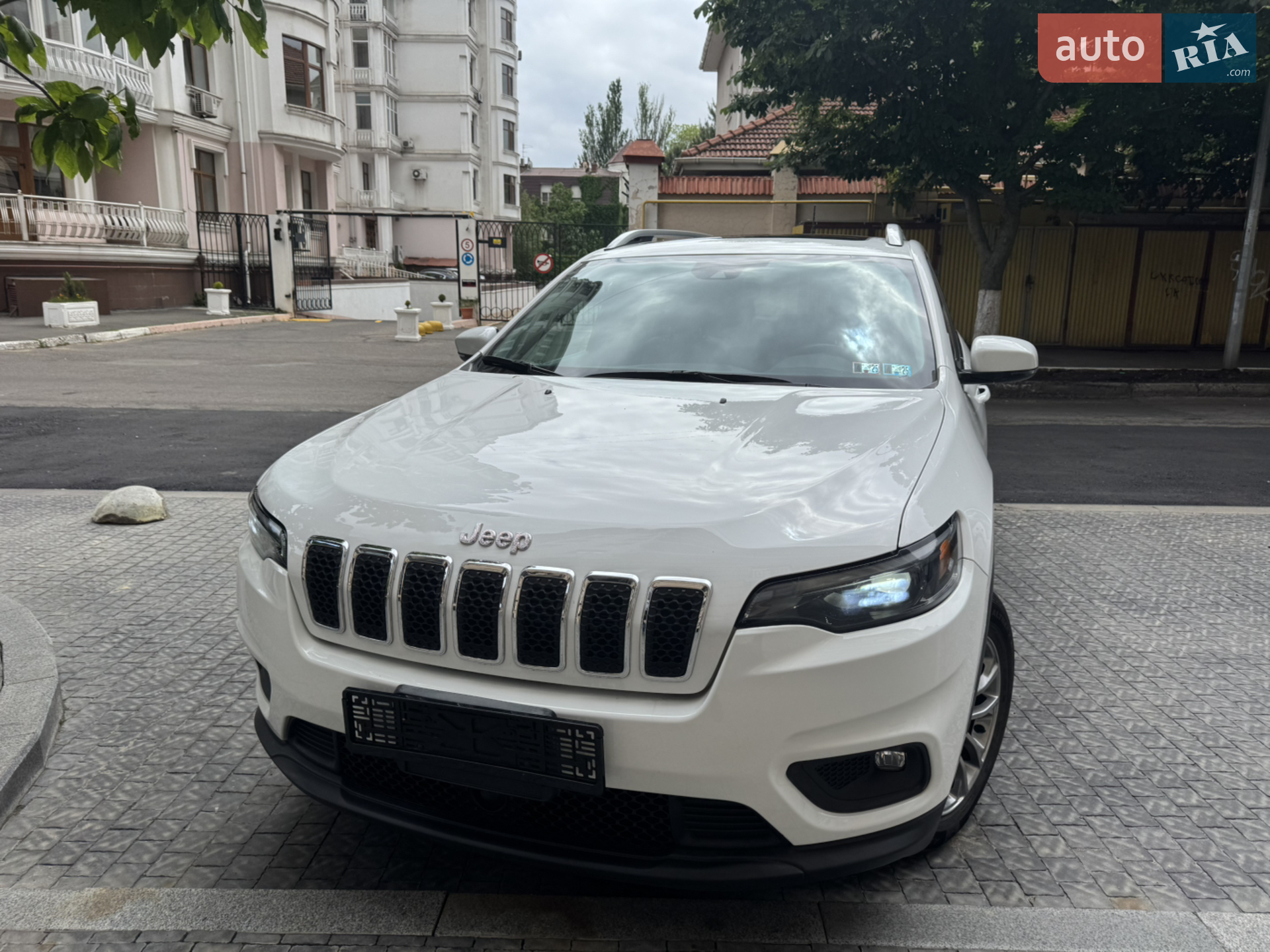 2020 Jeep Cherokee - мініатюра 2
