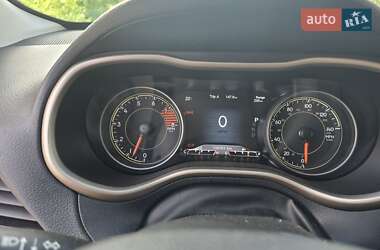 Позашляховик / Кросовер Jeep Cherokee 2015 в 