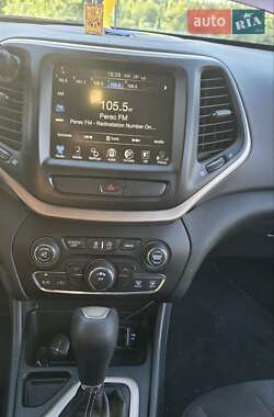 Позашляховик / Кросовер Jeep Cherokee 2015 в 