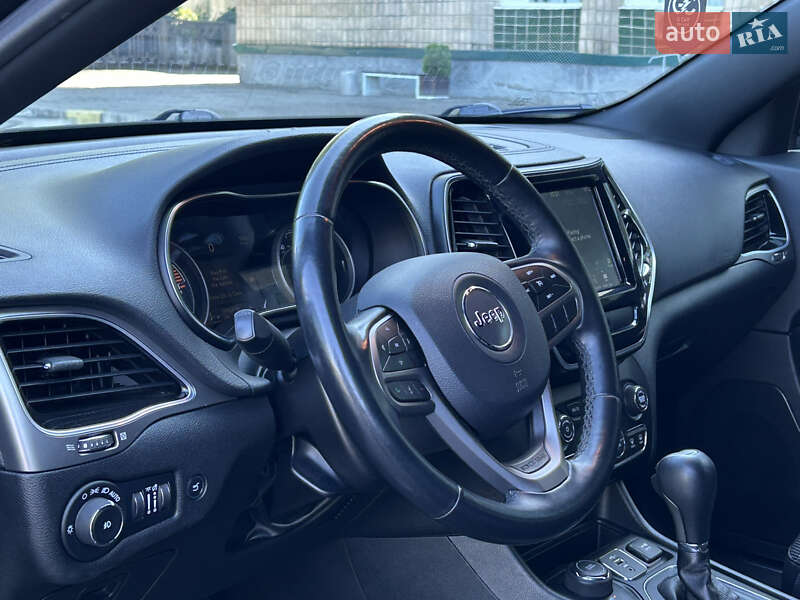 Внедорожник / Кроссовер Jeep Cherokee 2018 в Николаеве