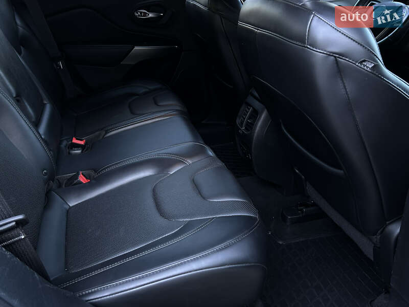Внедорожник / Кроссовер Jeep Cherokee 2018 в Николаеве