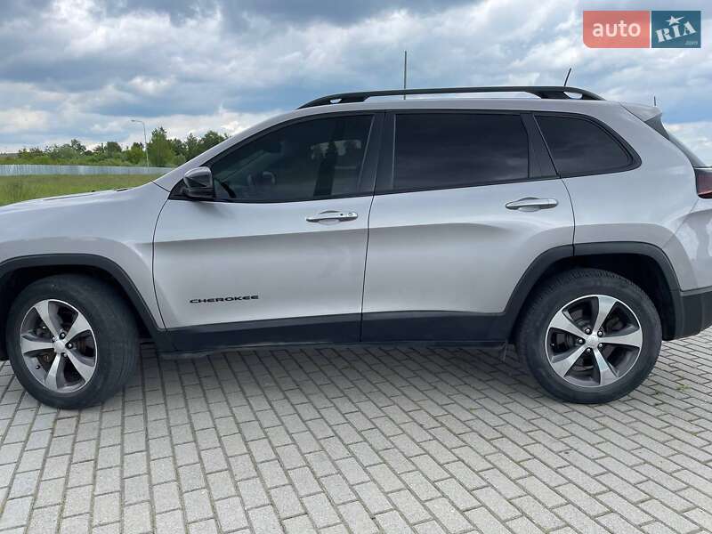 Позашляховик / Кросовер Jeep Cherokee 2018 в Львові