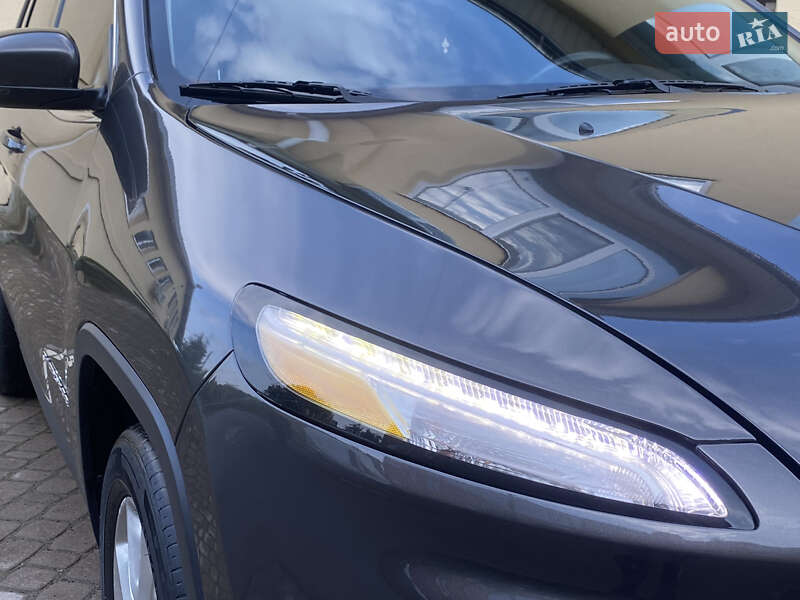 Внедорожник / Кроссовер Jeep Cherokee 2016 в Трускавце