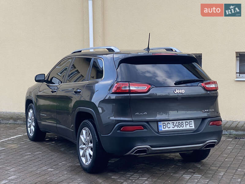Внедорожник / Кроссовер Jeep Cherokee 2016 в Трускавце