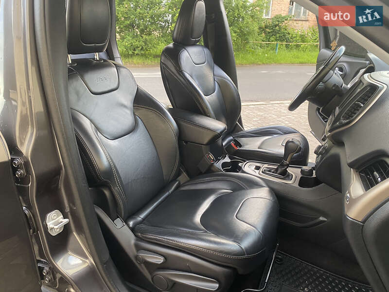 Внедорожник / Кроссовер Jeep Cherokee 2016 в Трускавце