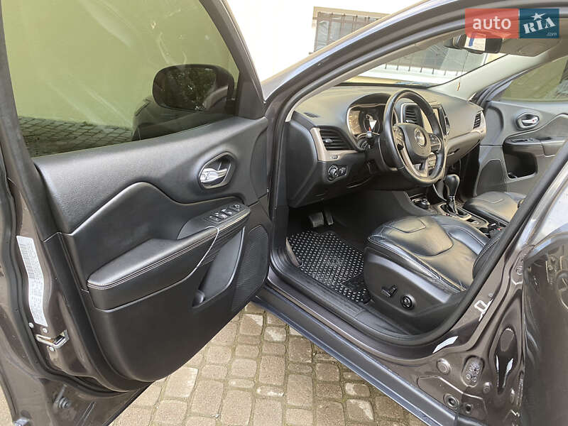 Внедорожник / Кроссовер Jeep Cherokee 2016 в Трускавце