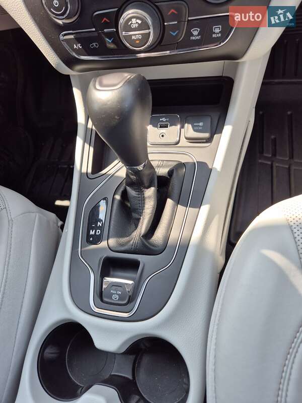 Позашляховик / Кросовер Jeep Cherokee 2021 в Києві