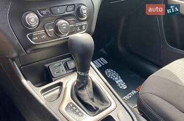 Внедорожник / Кроссовер Jeep Cherokee 2016 в 