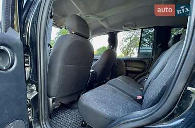 Внедорожник / Кроссовер Jeep Cherokee 2002 в 