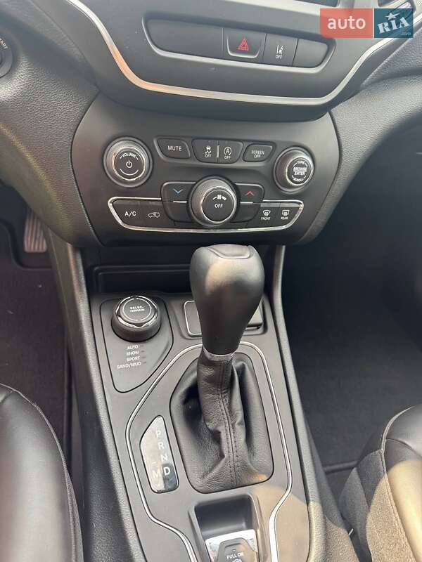 Внедорожник / Кроссовер Jeep Cherokee 2022 в Киеве