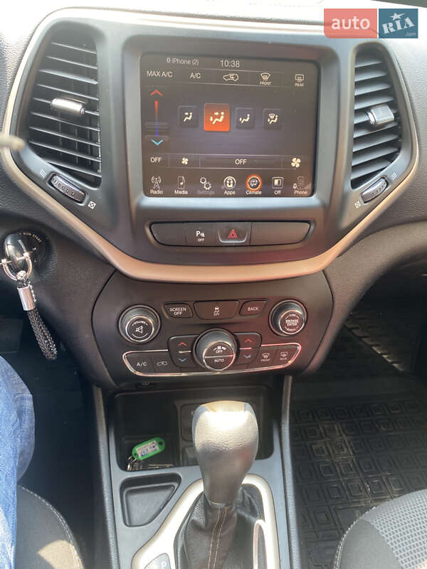 Внедорожник / Кроссовер Jeep Cherokee 2016 в Запорожье