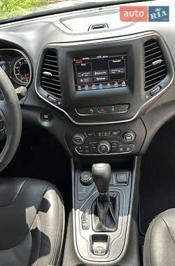 Внедорожник / Кроссовер Jeep Cherokee 2021 в 