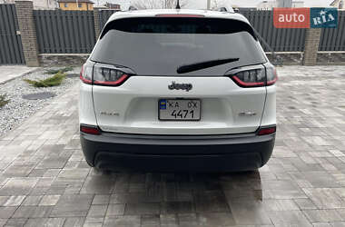 Позашляховик / Кросовер Jeep Cherokee 2019 в 