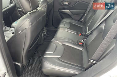 Позашляховик / Кросовер Jeep Cherokee 2019 в 