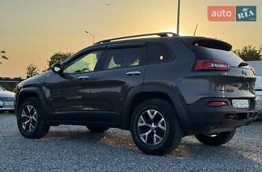 Внедорожник / Кроссовер Jeep Cherokee 2015 в 