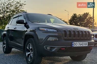 Внедорожник / Кроссовер Jeep Cherokee 2015 в 