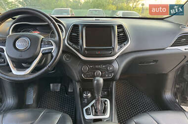 Внедорожник / Кроссовер Jeep Cherokee 2015 в 