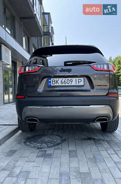 Позашляховик / Кросовер Jeep Cherokee 2018 в 