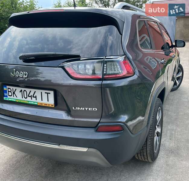 Позашляховик / Кросовер Jeep Cherokee 2019 в Рівному