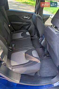 Внедорожник / Кроссовер Jeep Cherokee 2015 в 
