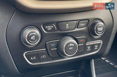 Внедорожник / Кроссовер Jeep Cherokee 2018 в 