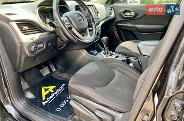 Внедорожник / Кроссовер Jeep Cherokee 2015 в 