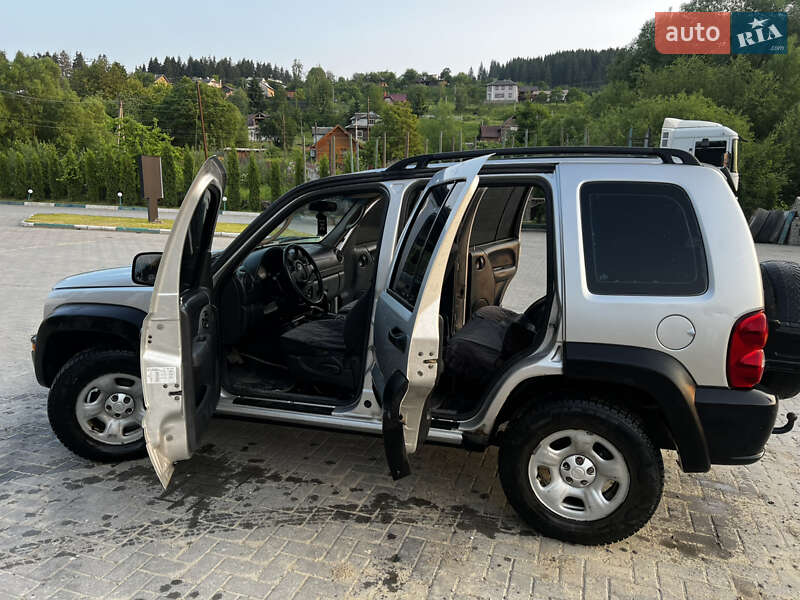 Позашляховик / Кросовер Jeep Cherokee 2004 в Путилі