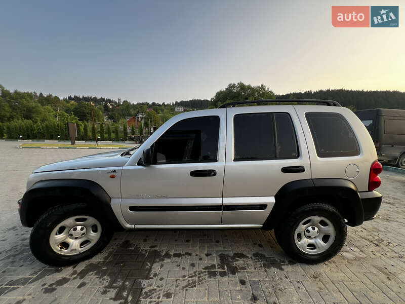 Позашляховик / Кросовер Jeep Cherokee 2004 в Путилі