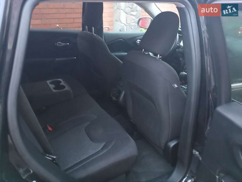 Внедорожник / Кроссовер Jeep Cherokee 2018 в Кременчуге