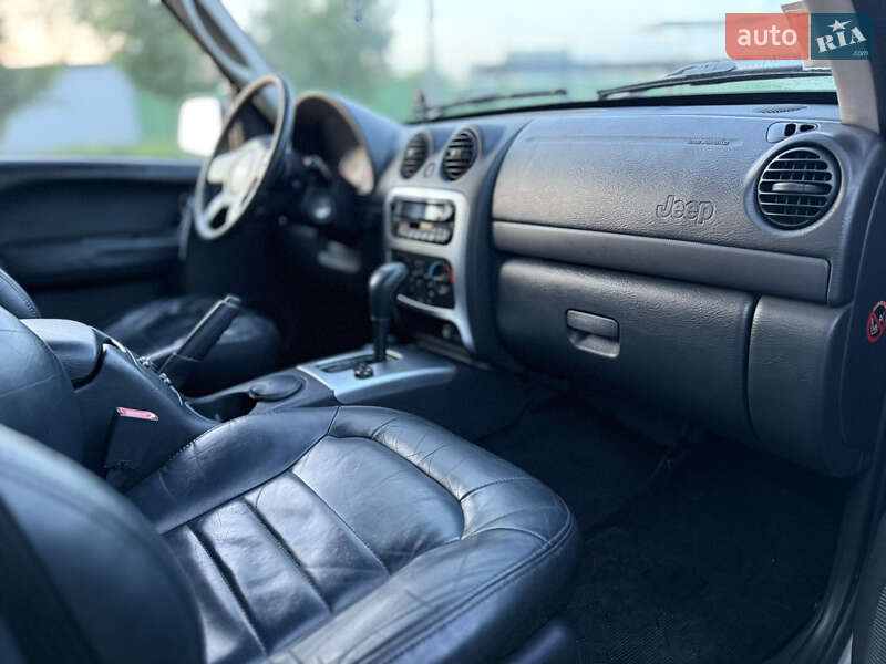 Внедорожник / Кроссовер Jeep Cherokee 2004 в Житомире