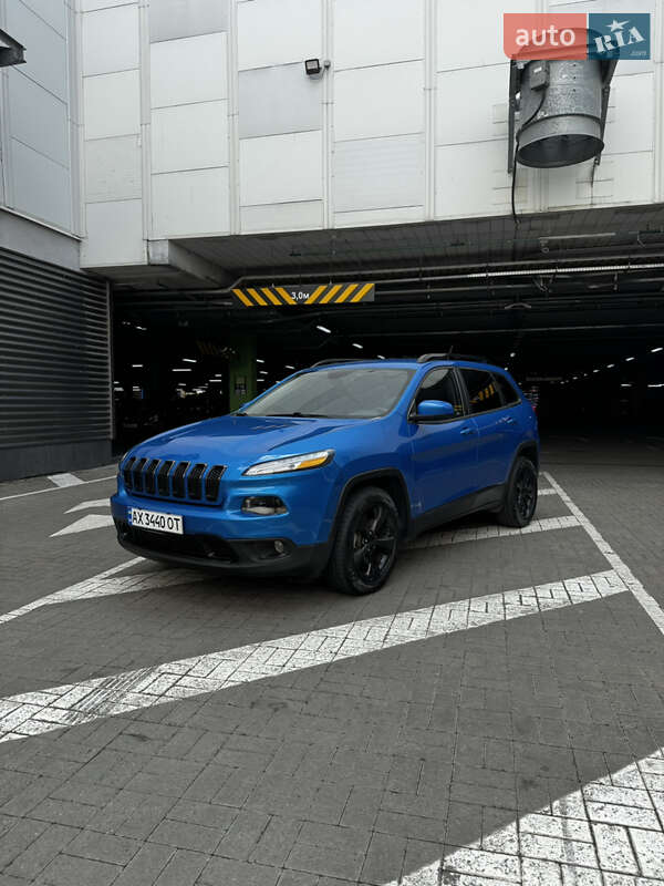 Внедорожник / Кроссовер Jeep Cherokee 2017 в Киеве