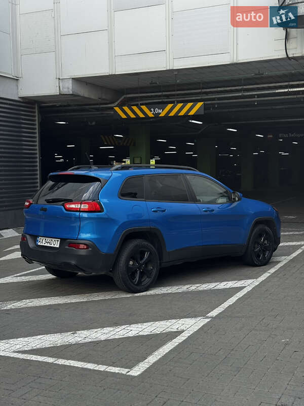 Внедорожник / Кроссовер Jeep Cherokee 2017 в Киеве