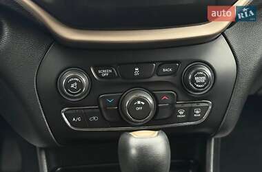 Внедорожник / Кроссовер Jeep Cherokee 2015 в 