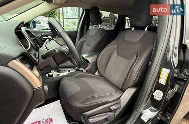 Внедорожник / Кроссовер Jeep Cherokee 2015 в 