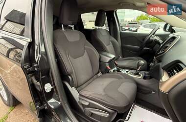 Внедорожник / Кроссовер Jeep Cherokee 2015 в 