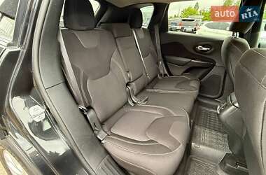 Внедорожник / Кроссовер Jeep Cherokee 2015 в 