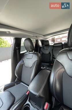 Внедорожник / Кроссовер Jeep Cherokee 2018 в 