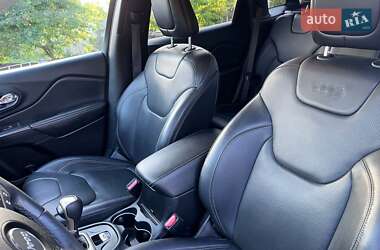 Внедорожник / Кроссовер Jeep Cherokee 2015 в 