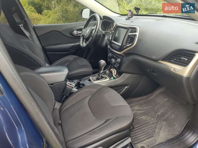 Внедорожник / Кроссовер Jeep Cherokee 2015 в Прилуках