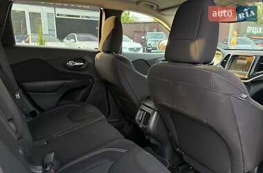 Внедорожник / Кроссовер Jeep Cherokee 2016 в 