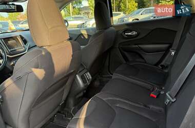 Внедорожник / Кроссовер Jeep Cherokee 2016 в 