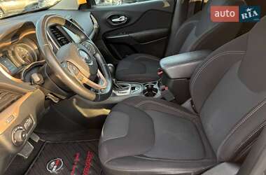 Внедорожник / Кроссовер Jeep Cherokee 2016 в 