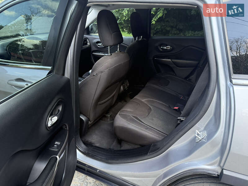 Внедорожник / Кроссовер Jeep Cherokee 2018 в Черновцах