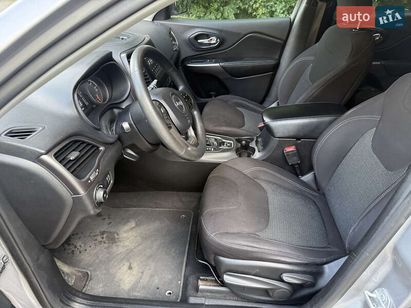 Внедорожник / Кроссовер Jeep Cherokee 2018 в Черновцах