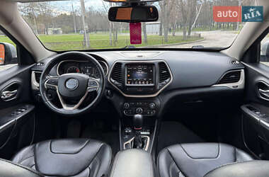 Внедорожник / Кроссовер Jeep Cherokee 2015 в 