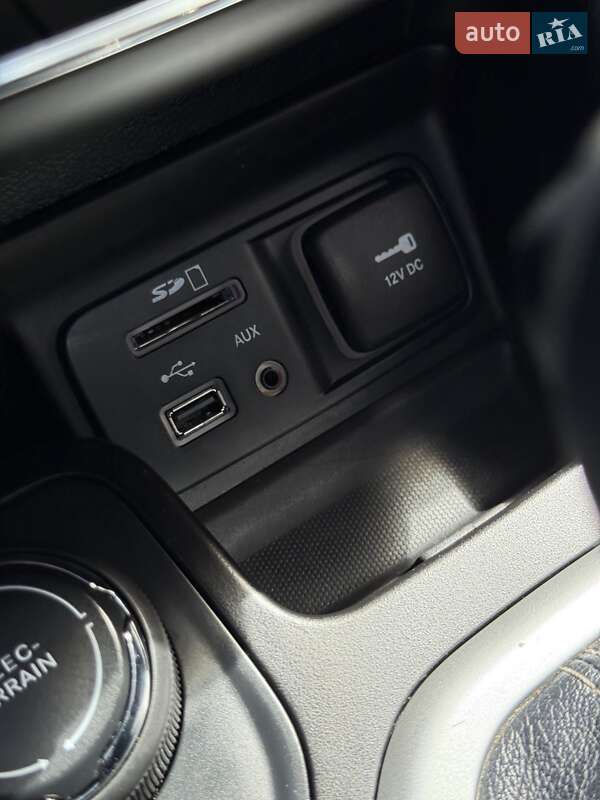 Позашляховик / Кросовер Jeep Cherokee 2015 в Львові