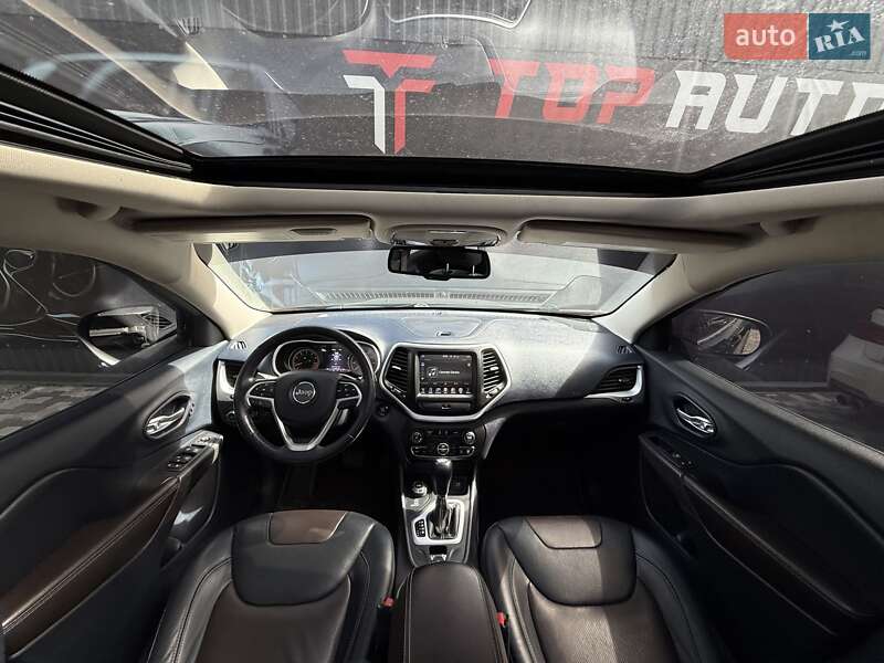 Позашляховик / Кросовер Jeep Cherokee 2015 в Львові